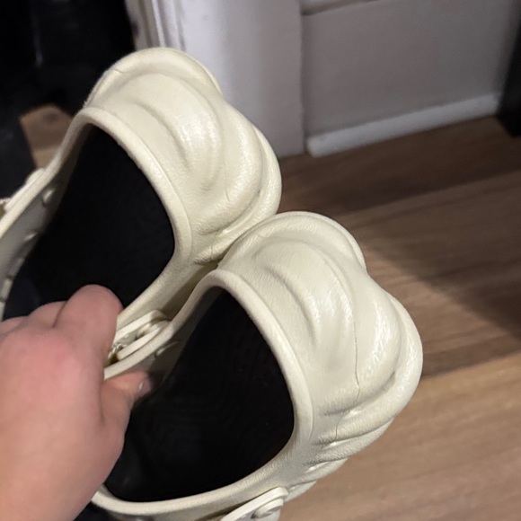 CROCS Cream and Black Water Shoes - Picture 6 of 6